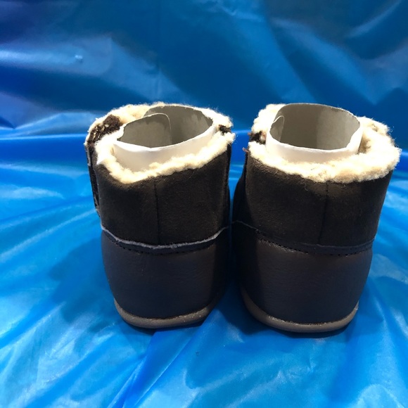 Carter’s Boots - Picture 4 of 5